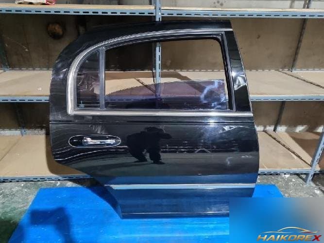 Ford Town Car 2007 — дверь задняя правая