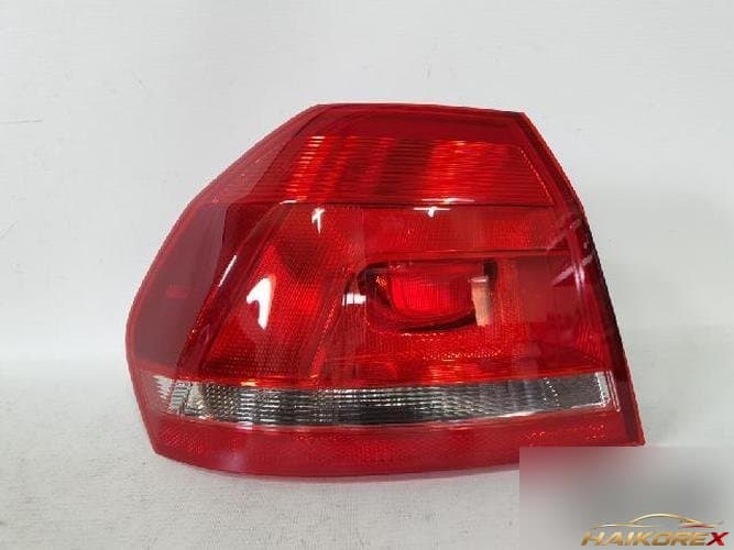 Volkswagen Passat 2013 — задний фонарь левый наружный 561 945 095 G 1