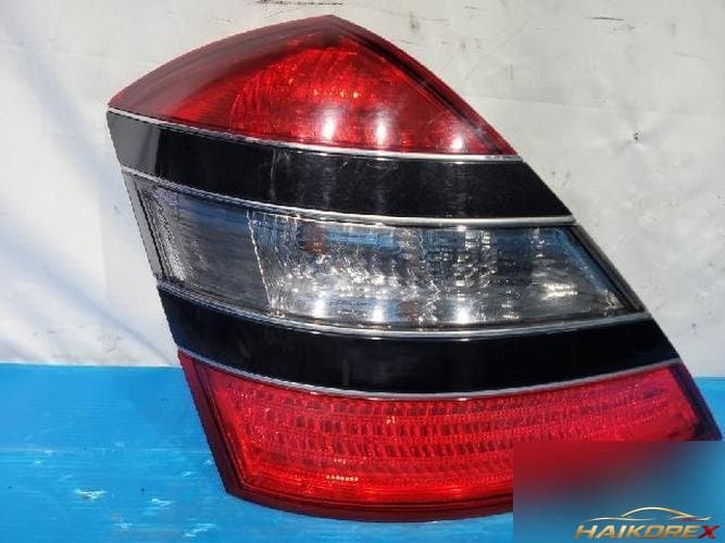 Mercedes-Benz S-Class 2006 — фара задняя левая (внешняя) 2218200164
