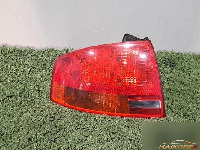 Audi A4 2008 — задний фонарь левый (внешний)