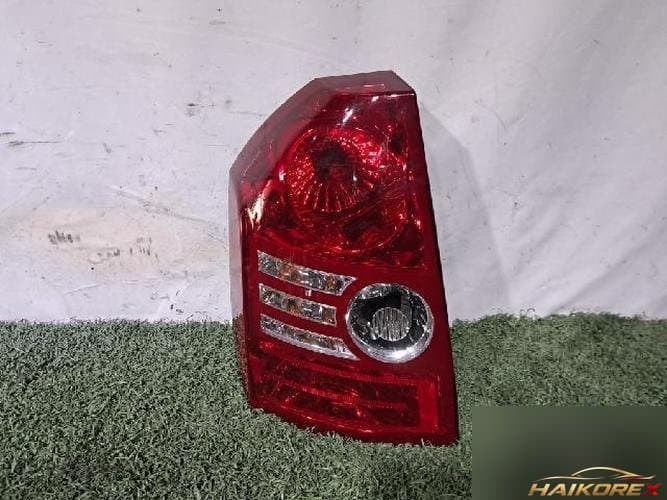 Chrysler 300 2008 — задний фонарь левый наружный