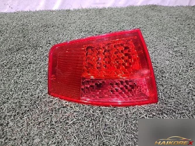 Audi A8 2006 — задний фонарь левый (внешний)