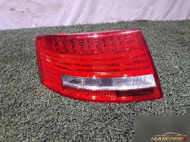 Audi A6 2010 — задний фонарь левый внешний