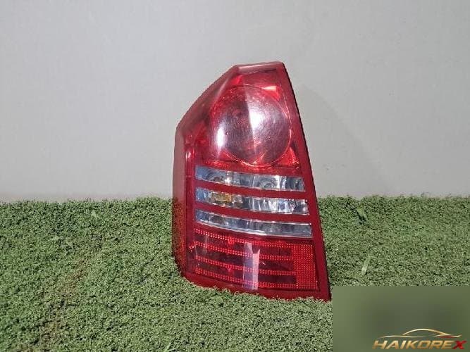 Chrysler 300 2007 — задний фонарь левый (наружный)