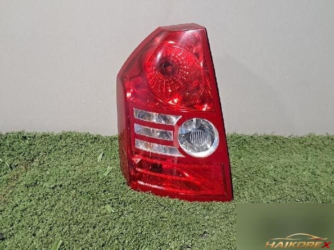Chrysler 300 2008 — задний фонарь левый внешний 5