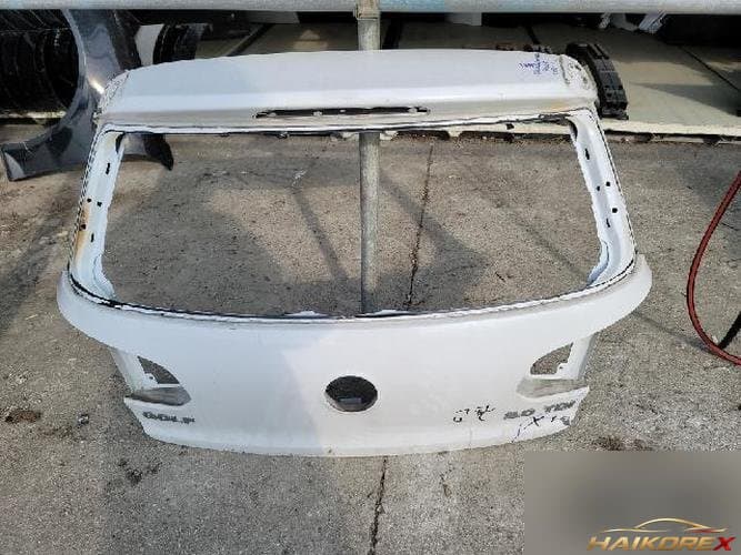 Volkswagen Golf 2010 — крышка багажника