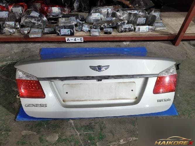 Hyundai Genesis 2010 — крышка багажника