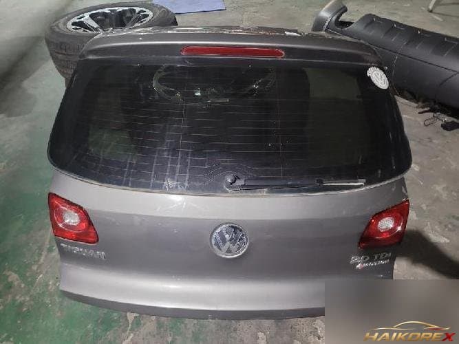 Volkswagen Tiguan 2011 — крышка багажника