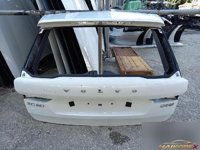 Volvo XC60 2023 — крышка багажника
