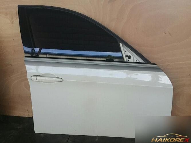 BMW 3 Series 2011 — передняя дверь правая