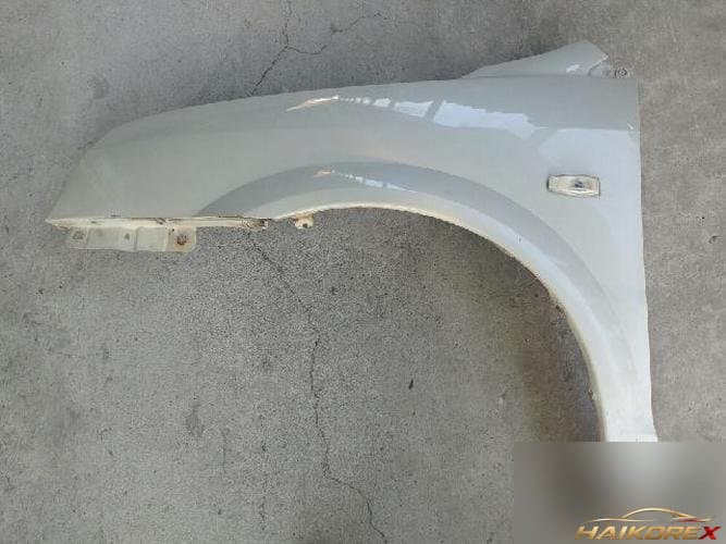 Kia Carens 2006 — крыло левое