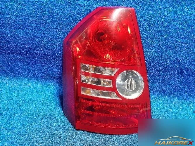 Chrysler 300 2010 — фонарь задний левый наружный