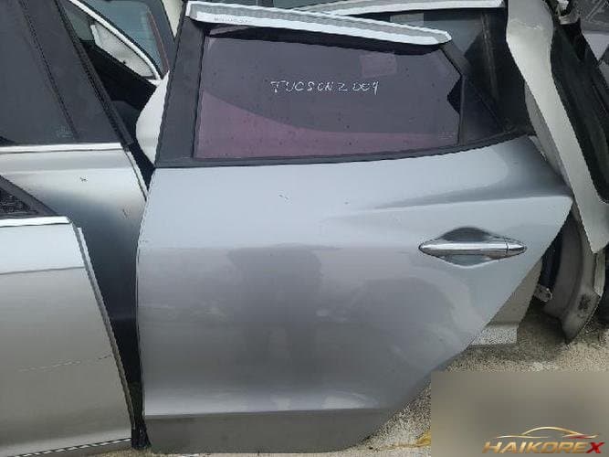 Hyundai Tucson 2010 — дверь задняя левая