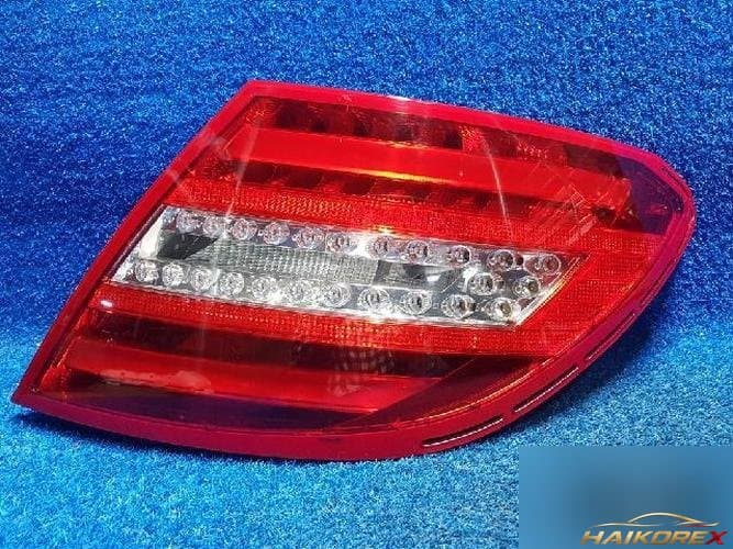 Mercedes-Benz C-Class 2012 — задний фонарь правый наружный 2048202764