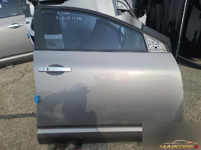 Nissan Rogue 2010 — передняя дверь правая