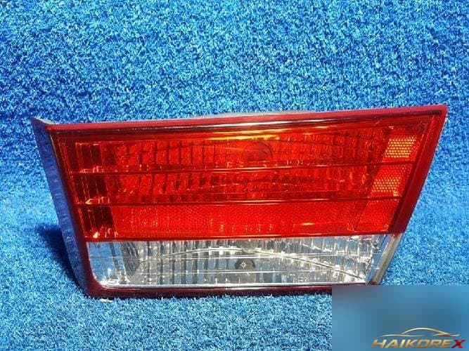 Hyundai Sonata 2005 — задний фонарь правый внутренний 924043K000