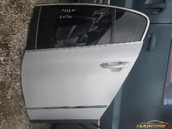 Volkswagen Passat 2010 — задняя дверь левая