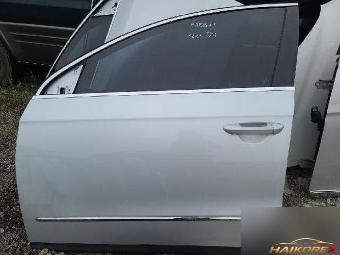 Volkswagen Passat 2010 — передняя дверь левая