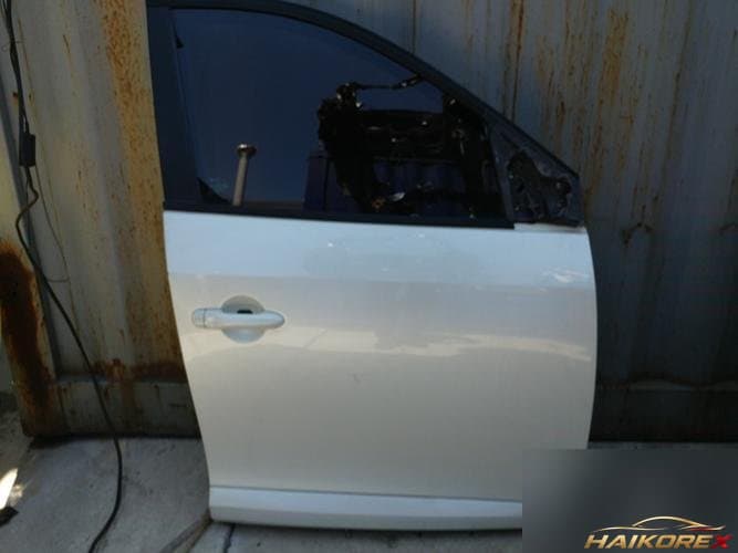 Renault SM3 2011 — передняя дверь правая
