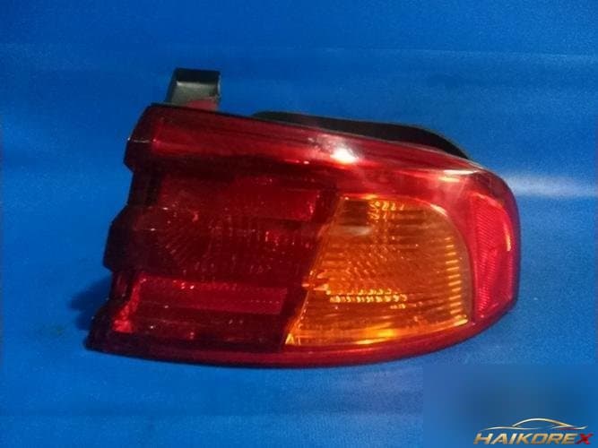 Kia Optima 2004 — фонарь задний правый (наружный) 924213C000