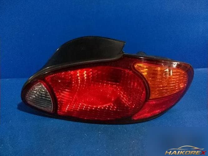 Hyundai Avante 2000 — фара задняя правая внешняя 3