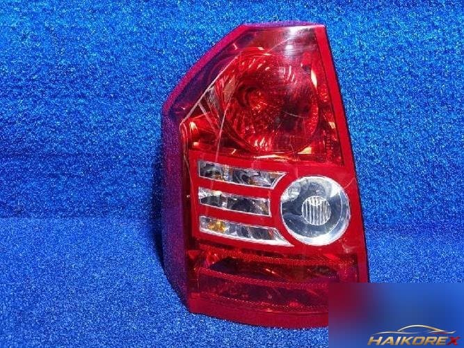 Chrysler 300 2009 — фонарь задний левый наружный 3