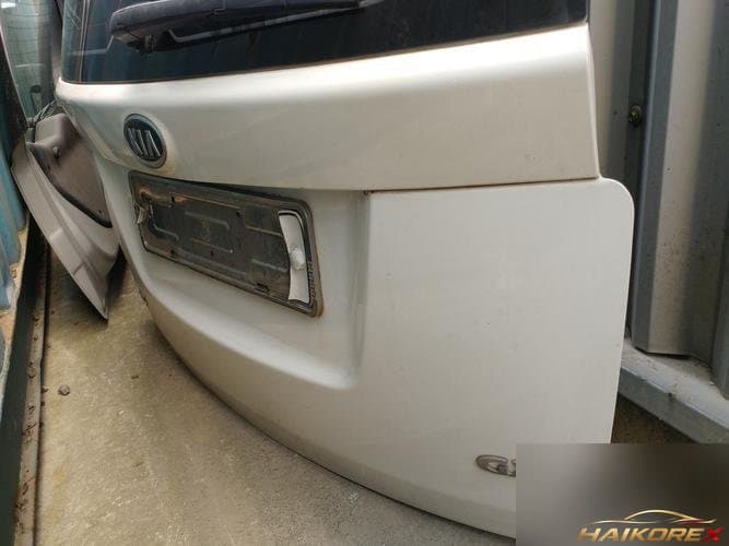 Kia Carens 2008 — крышка багажника 1
