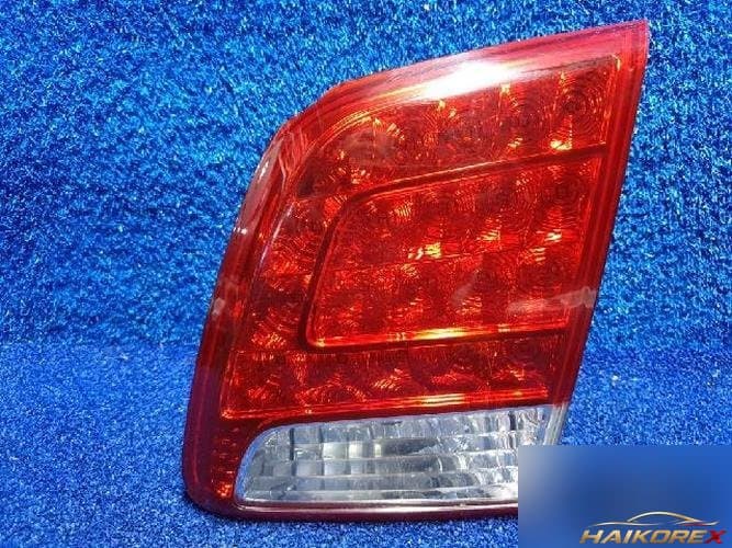 Kia Sorento 2010 — задний фонарь правый внутренний 2
