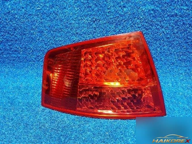 Audi A8 2006 — задний фонарь левый внешний 4E0945095C