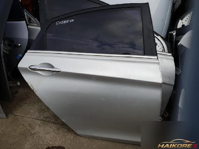 Hyundai Sonata 2014 — дверь задняя правая 770043S000