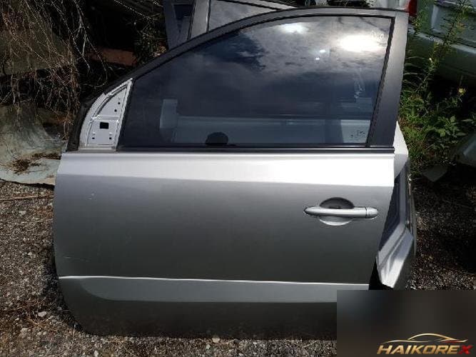 Renault QM5 2009 — передняя дверь левая