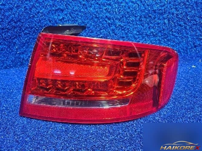 Audi A4 2011 — задний фонарь правый (внешний)
