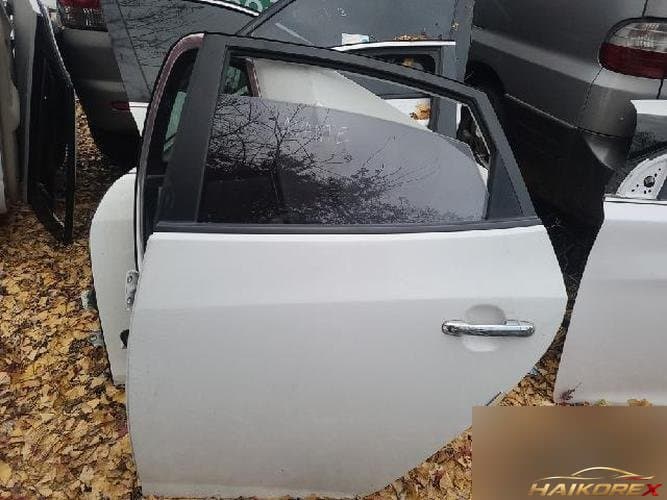 Hyundai Avante 2009 — дверь задняя левая