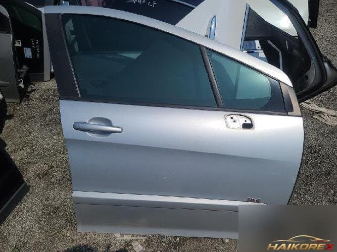 Peugeot 308 2011 — передняя дверь правая
