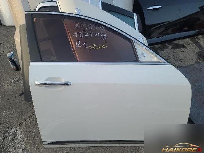 Hyundai Genesis 2009 — дверь передняя правая 760043M000