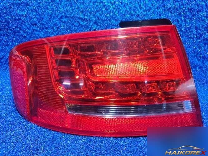 Audi A4 2009 — задний фонарь левый внешний
