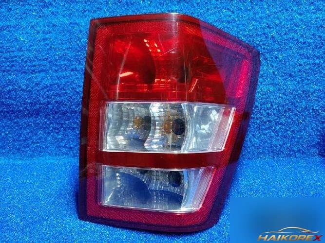 Jeep Grand Cherokee 2006 — фара задняя правая наружная 55156720AF