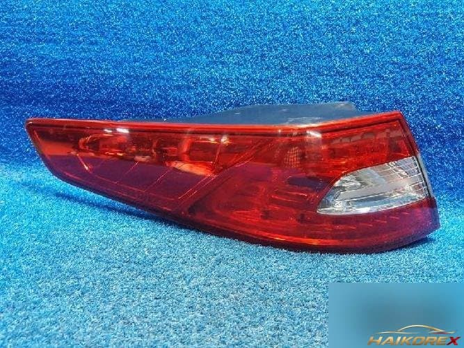 Kia K5 2011 — задний фонарь левый наружный