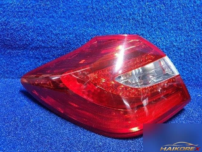 Hyundai Genesis 2011 — задний фонарь левый наружный