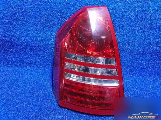 Chrysler 300 2006 — фонарь задний левый наружный