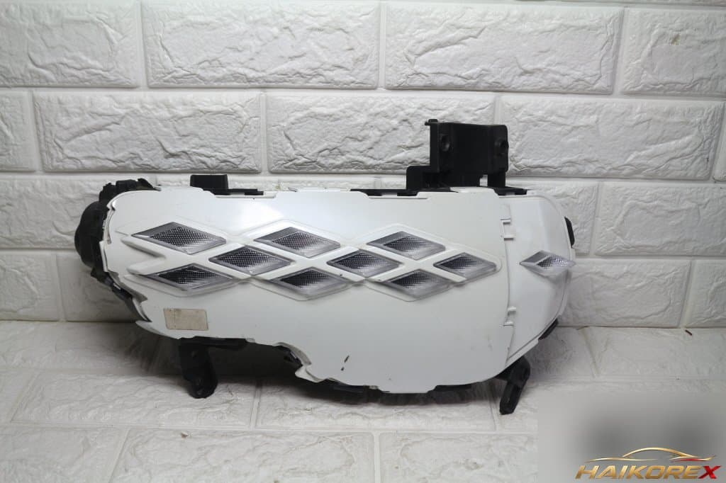 Передний фонарь LED K8 с бегущим огнём правый 92208-L8100