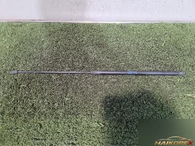 Volkswagen Golf 2010 — амортизатор капота