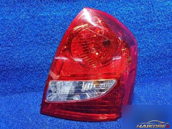 Hyundai Verna 2010 — фара задняя правая (наружная)