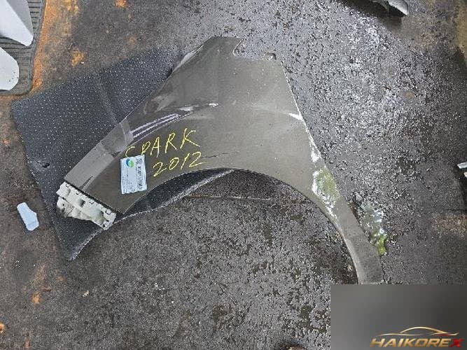 Chevrolet Spark 2012 — крыло левое