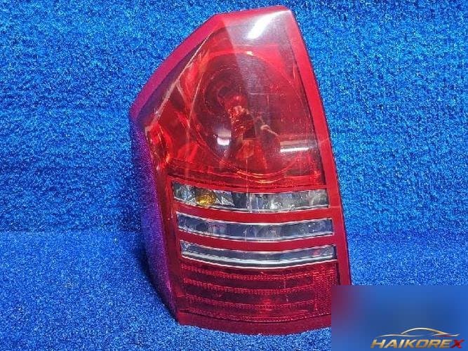 Chrysler 300 2007 — фонарь задний левый наружный