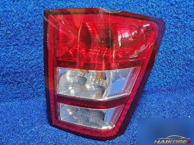Jeep Grand Cherokee 2008 — задний фонарь правый (наружный) 55156720AH