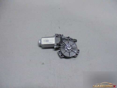 Мотор стеклоподъемника передней двери левый 824502S000 (с автоподъемом)