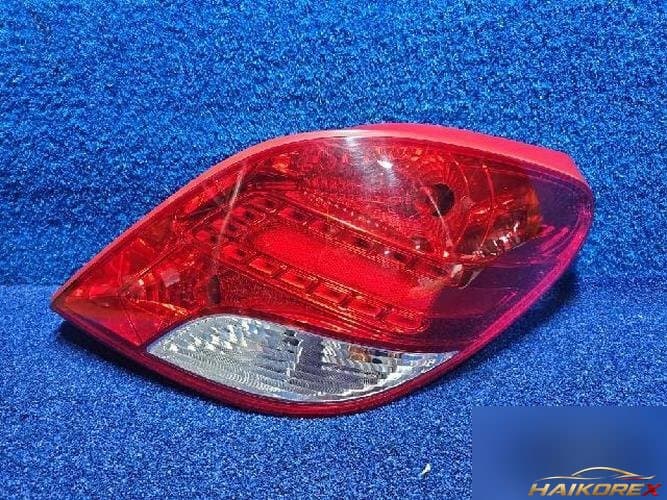Peugeot 207 2011 — фара задняя правая (наружная) 9686567180-00