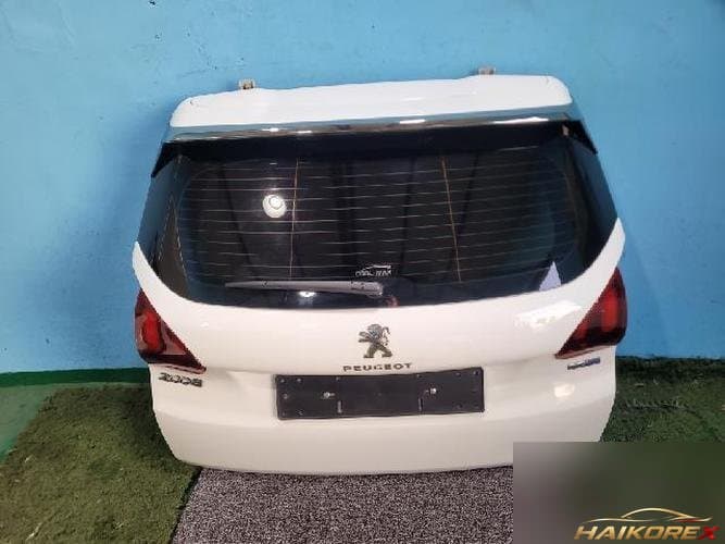 Peugeot 2008 2017 — крышка багажника