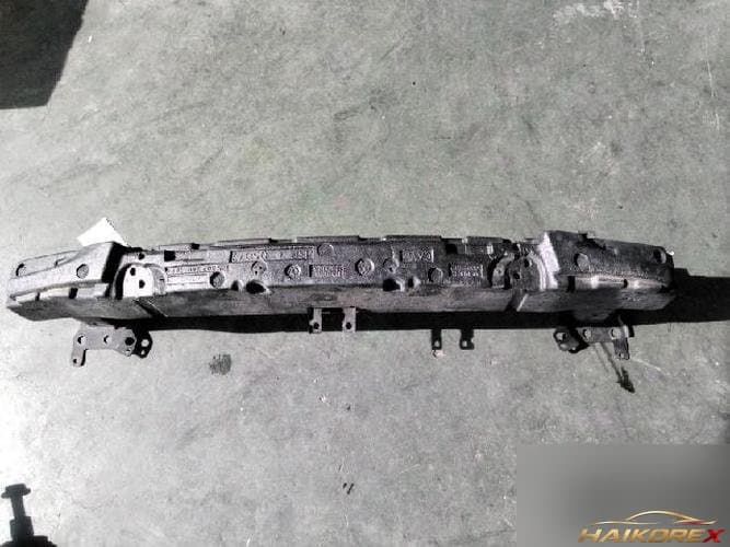 Volkswagen Golf 2009 — направляющая бампера передняя 1K5807109E